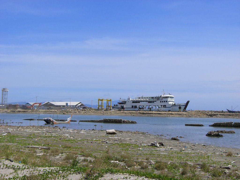 Ocean Harbour in Ule Lheue - Banda Aceh by Rachmad Widjajanto