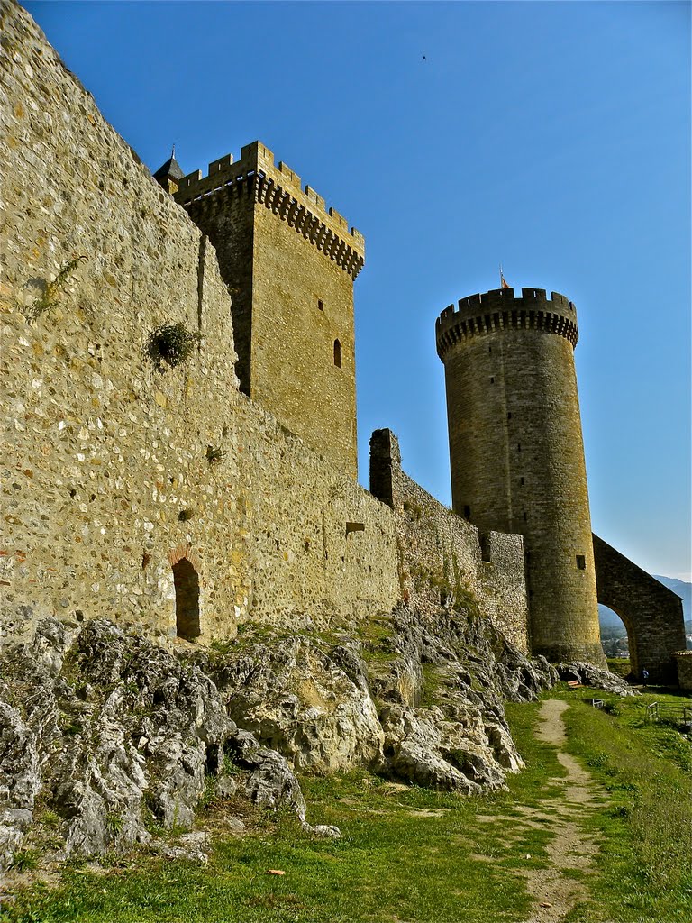 Castèl de Foish de Savartés by Franc Bardou