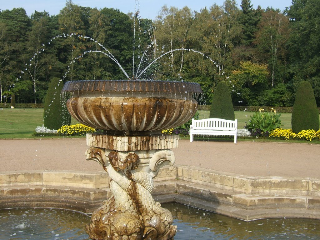 Springbrunnen im Schlosspark von Oranienbaum (Germany) by Hannes Zeise