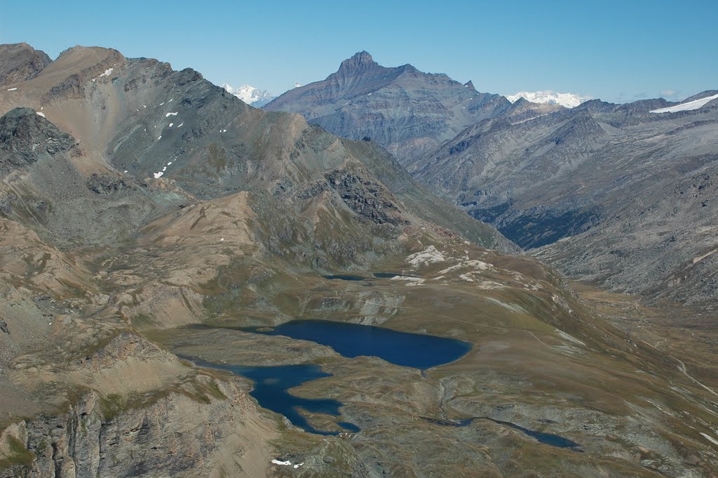 Aerea su Taou Blanc, Grivola, Laghi Leytà, Rosset e Trebecchi by Luca Rosso