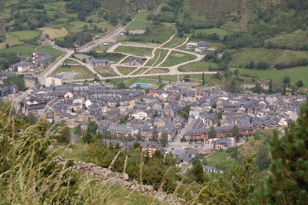 Benasque subiendo a Cerler by Juan A Marcos Robles