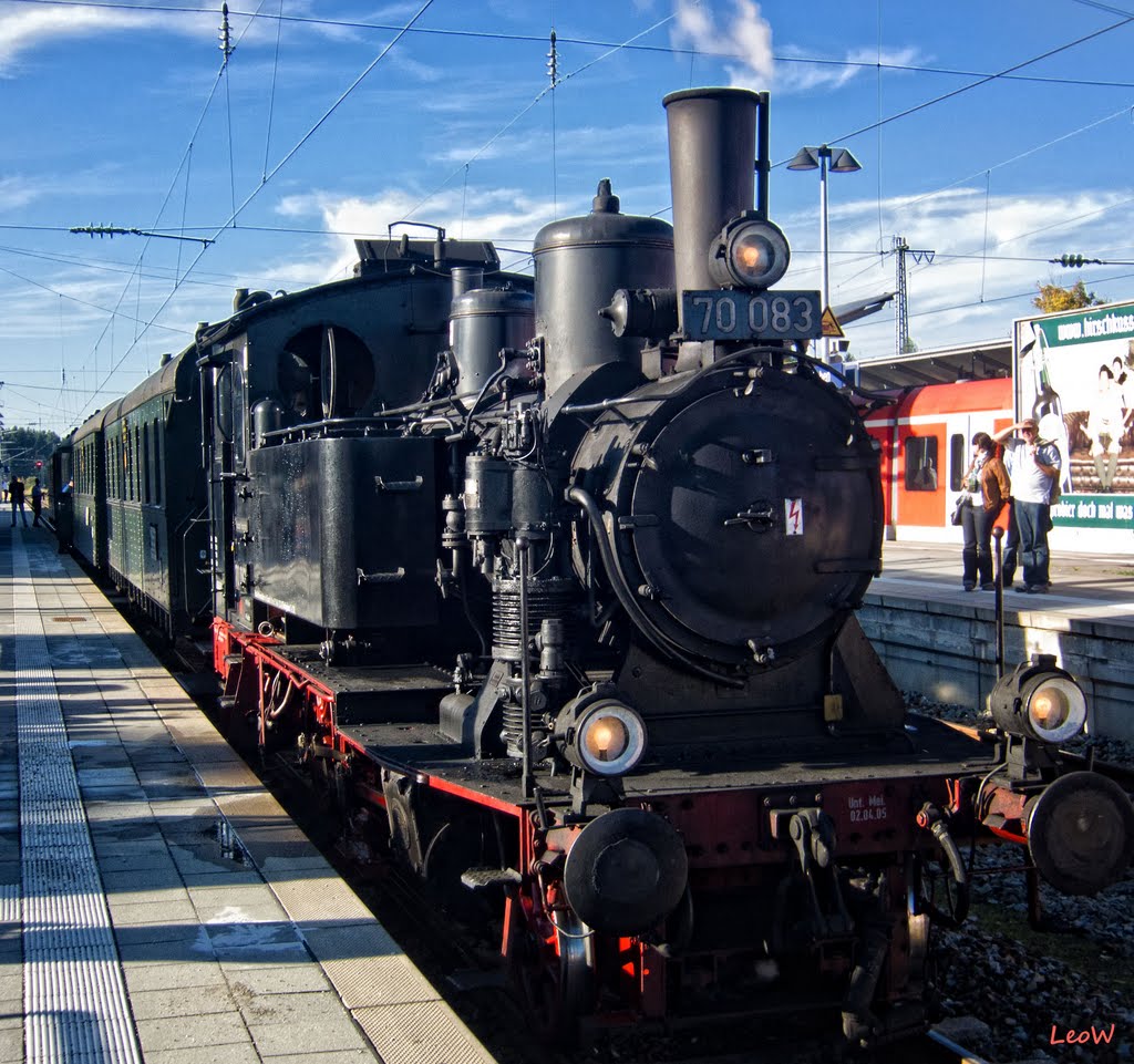 Holzkirchen - Dampfross am Bahnhof - Steam horse on historical train at Station Holzkirchen by LeoW