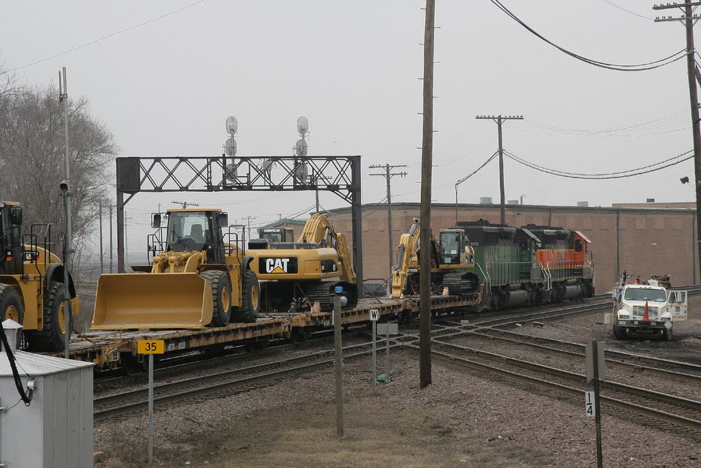 BNSF Train at the crossing, Rochelle by brian daniels