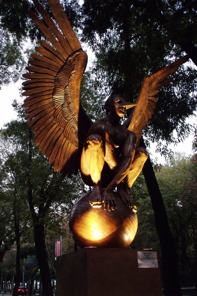 Angel en cunclillas IV monumental " cae la noche y con ella despiertan sus hijos alados" by jose luis rangel