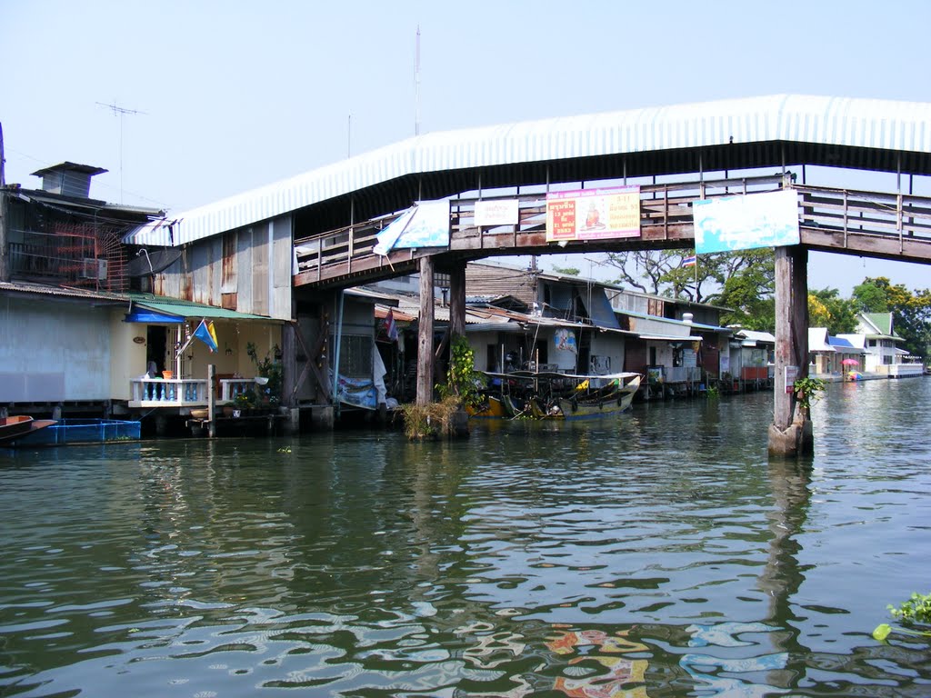 The Walking Bridge across Damnern Saduak Canal in Lak Sam by pr8ngkiet