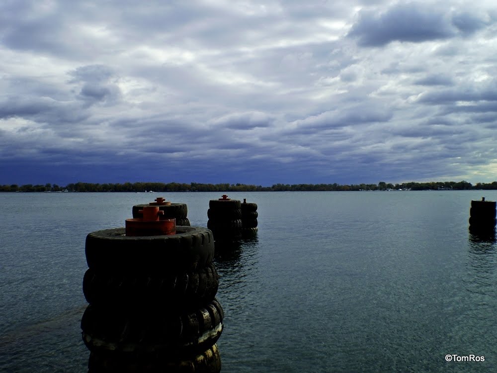 Island Ferry Docks, Toronto by Tomros