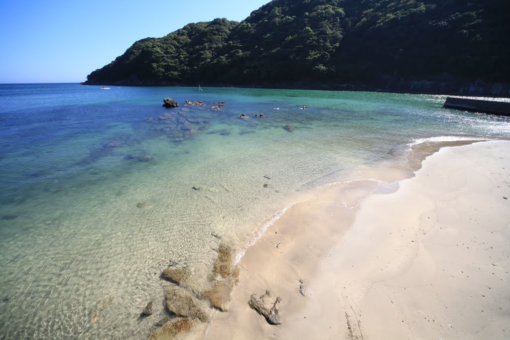 Nabeta beach by Tsunefumi Satoh