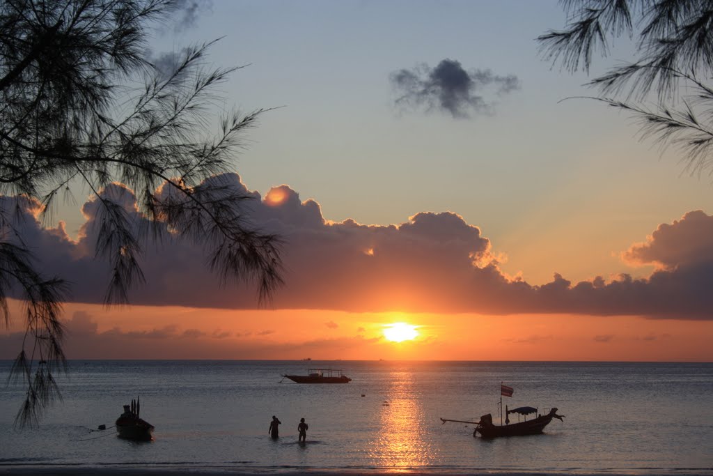 Atardecer en Ko Tao,Thailandia by Ruben R.G.