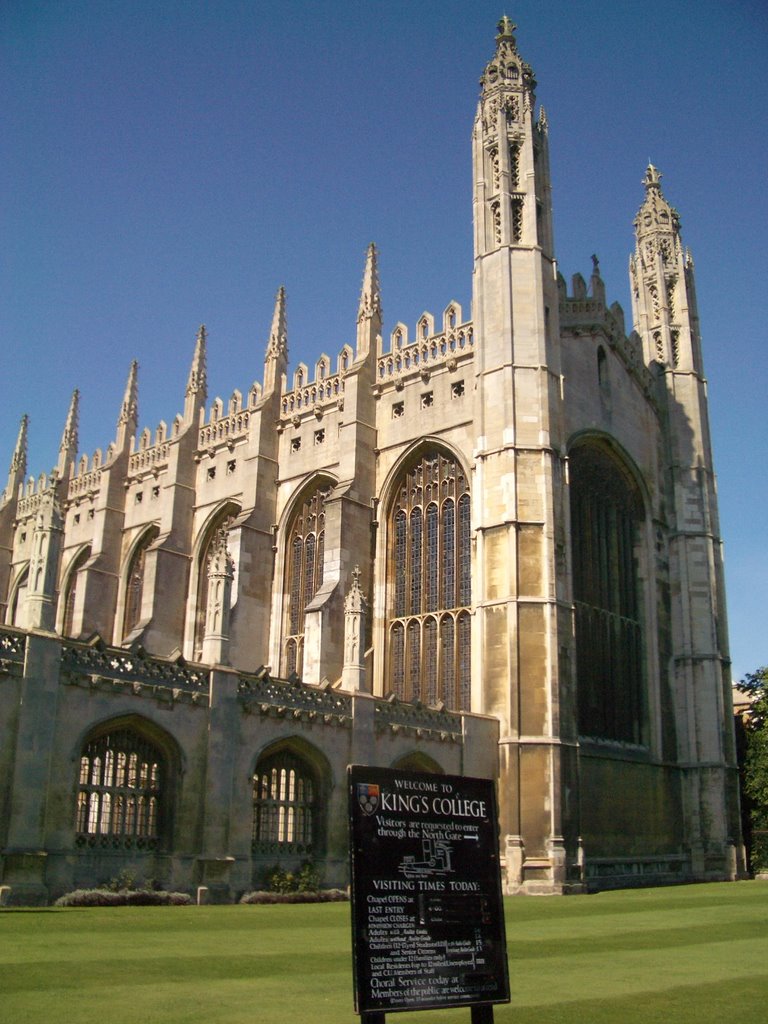 King's College, University of Cambridge by sainthu