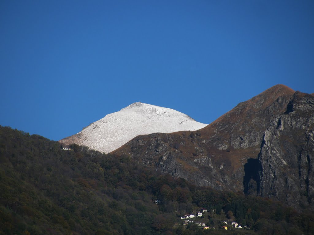 Prima neve d'ottobre sul Poggio Croce (26-10-2010) by Marco Carnelli