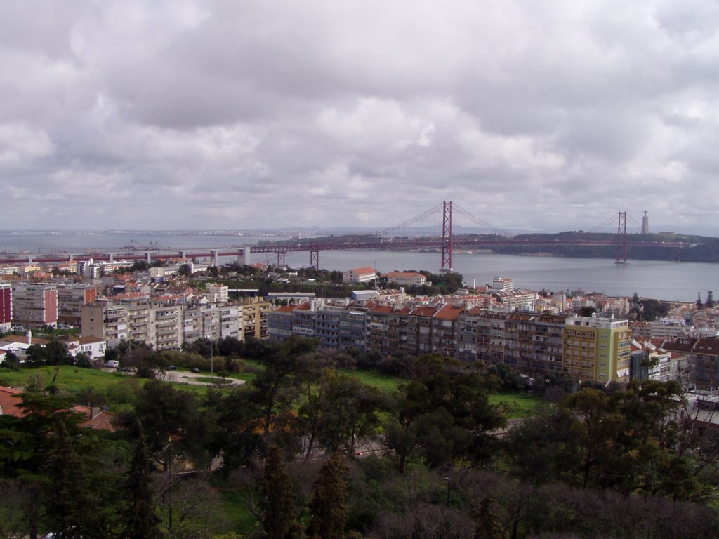 Ponte sobre o Tejo vista do Palácio da Ajuda by Paulo Lourinho