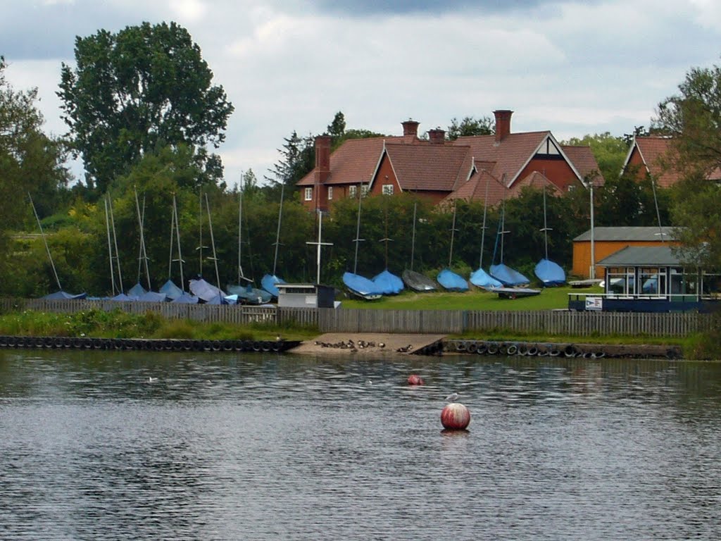 Earlswood Lake by Yanat