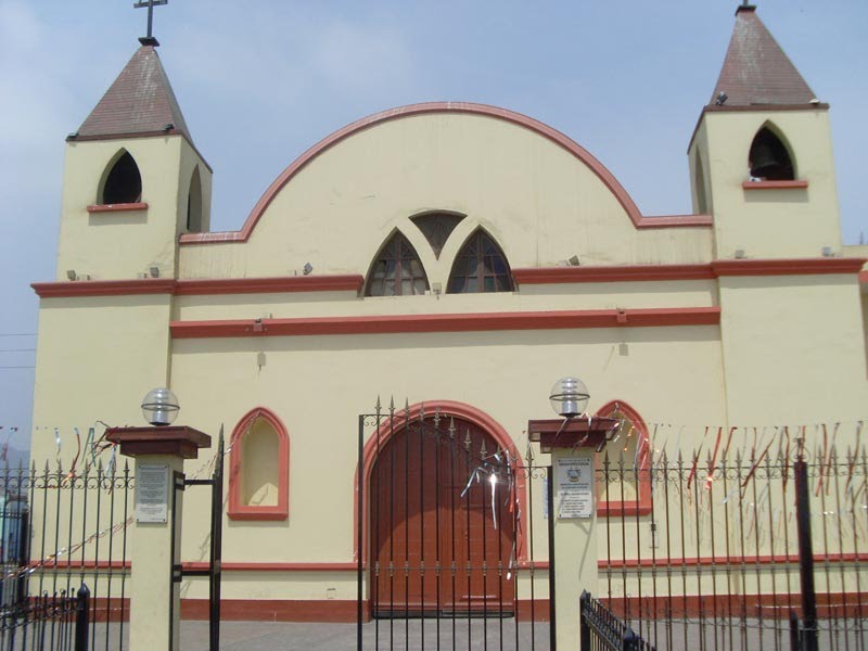 Iglesia de Aucallama by Carlos Caballero