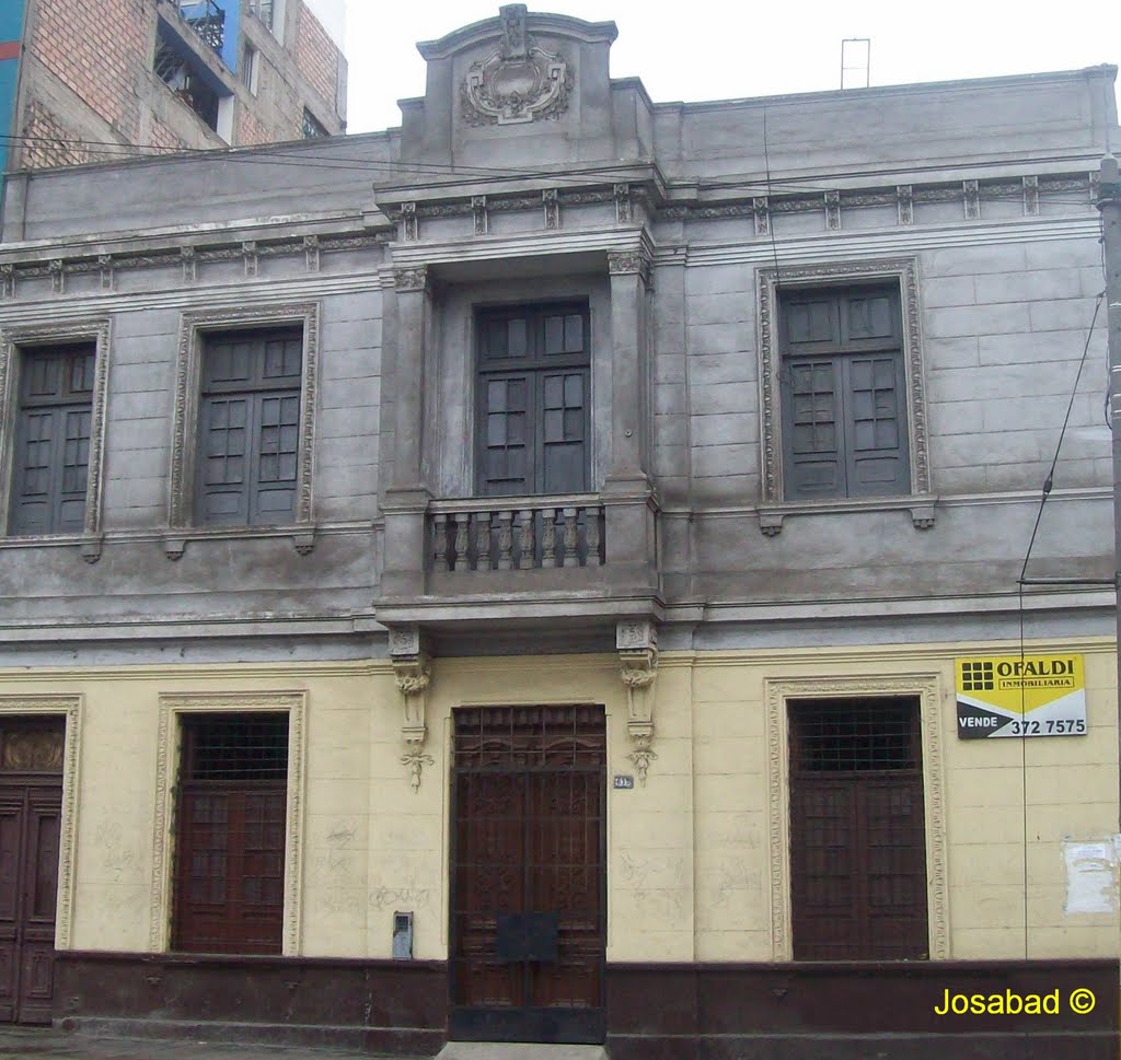 Otra casona en venta en la Avenida Bolivia by Josabad