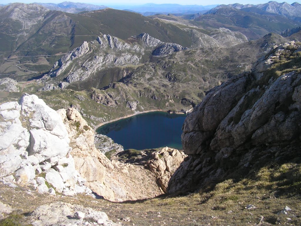 Lago Calabazosa desde Pico Albo Oriental, 2.103, Somiedo ( Asturias ) by Corticata