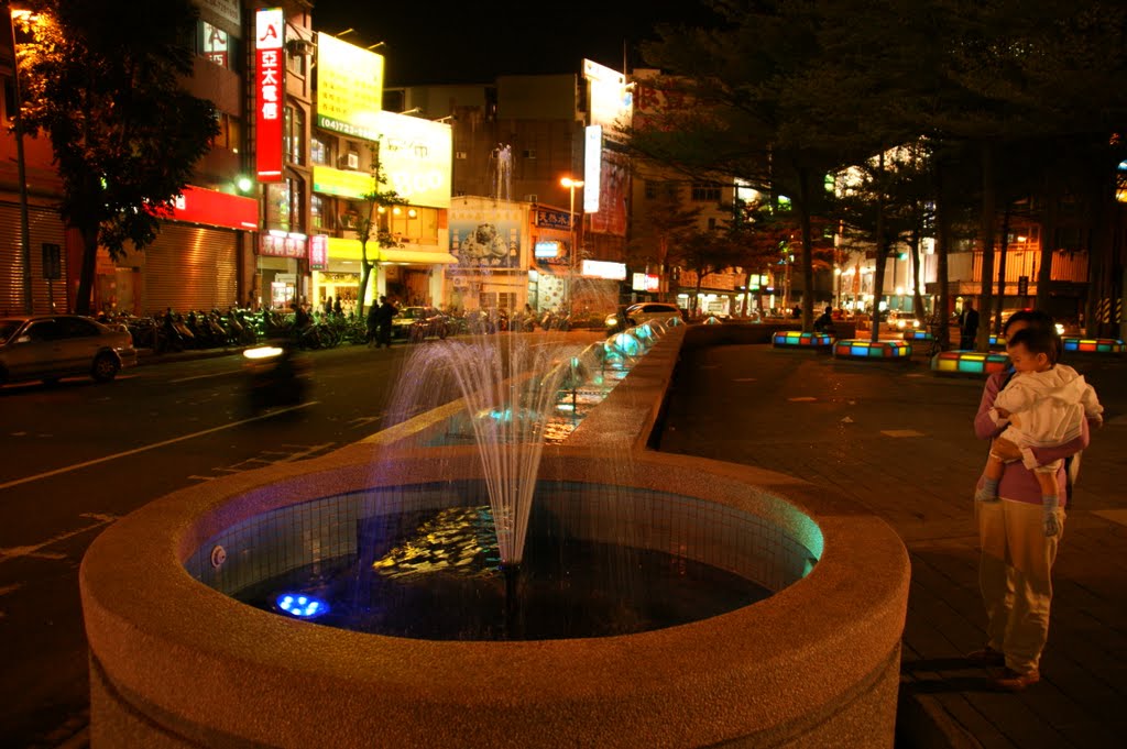 彰化車站站前廣場 / Plaza in the front of TRA Changhua Station by Blair Yu