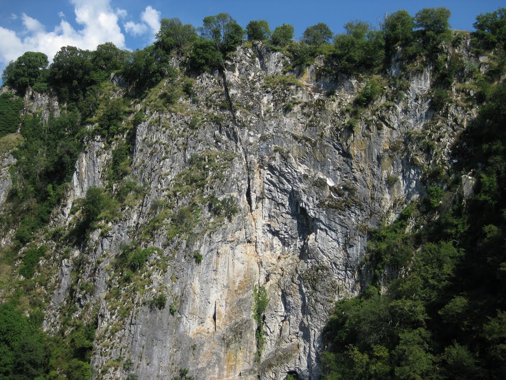 Eingestürzter Höhlenteil am Ausgang der Höhle by Mario Lischke