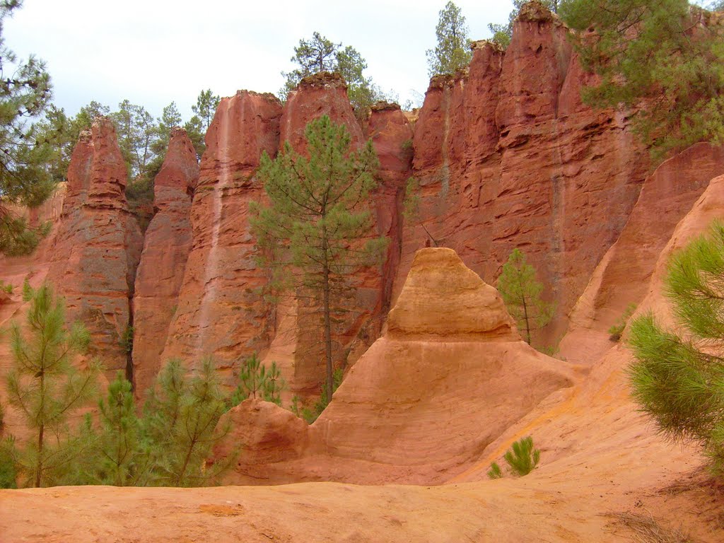 ROUSSILLON : FUTURES CHEMINÉES DES FÉES by CHPOLONAIS