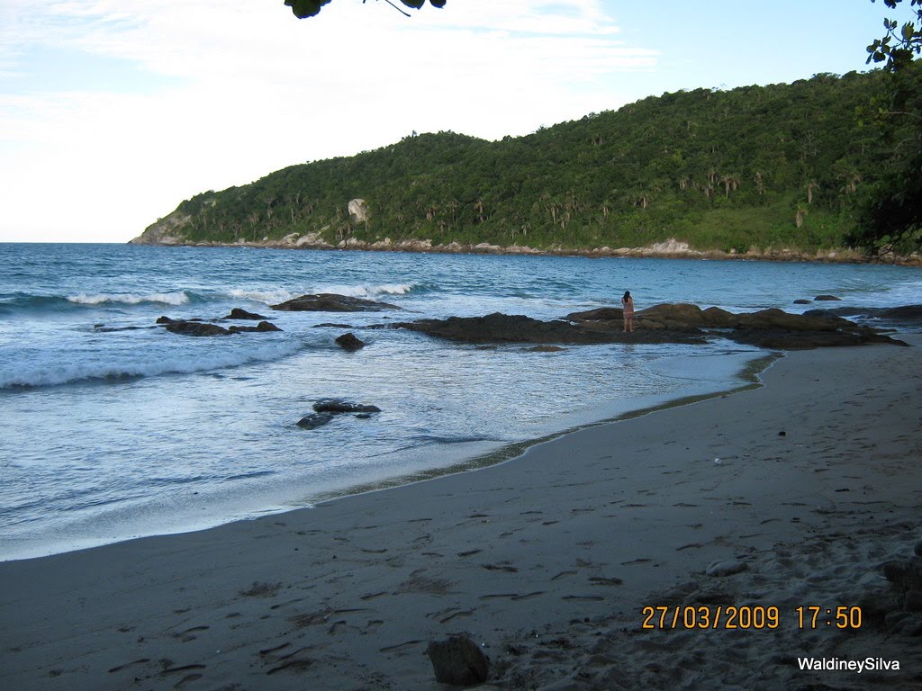 Praia Retiro dos Padres, Bombinhas SC by WaldineySilva