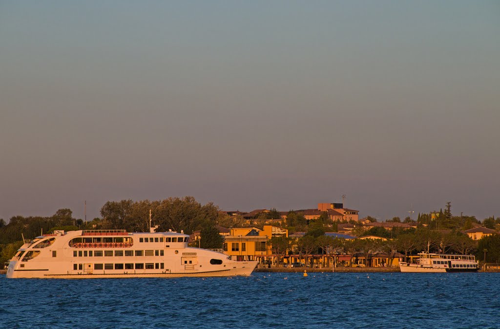 Arriving at Peschiera by klickspott