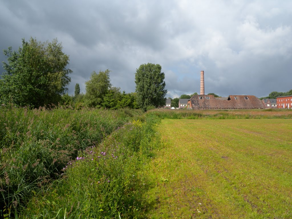 Oud ketelhuis in afwachting van . .sloop of . ? by jan.vanthoff