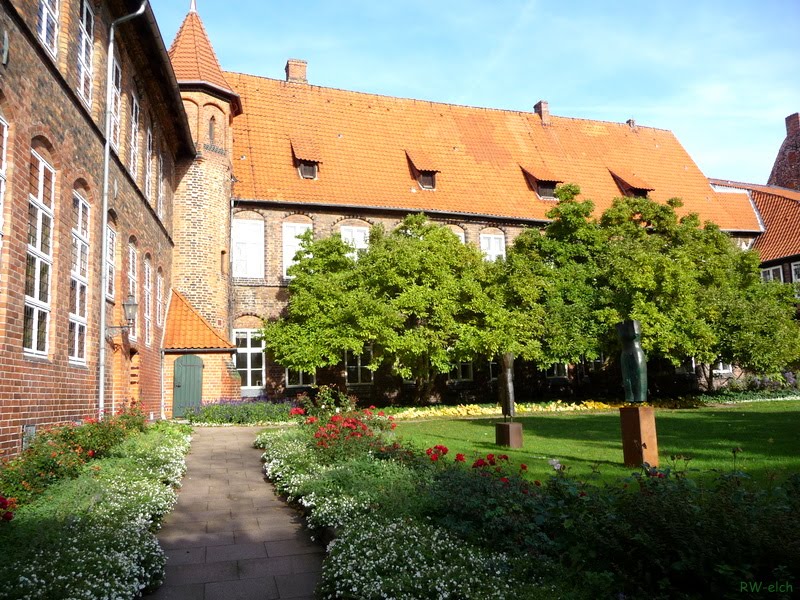 Lüneburg - Rathaus Innenhof by Robert elch