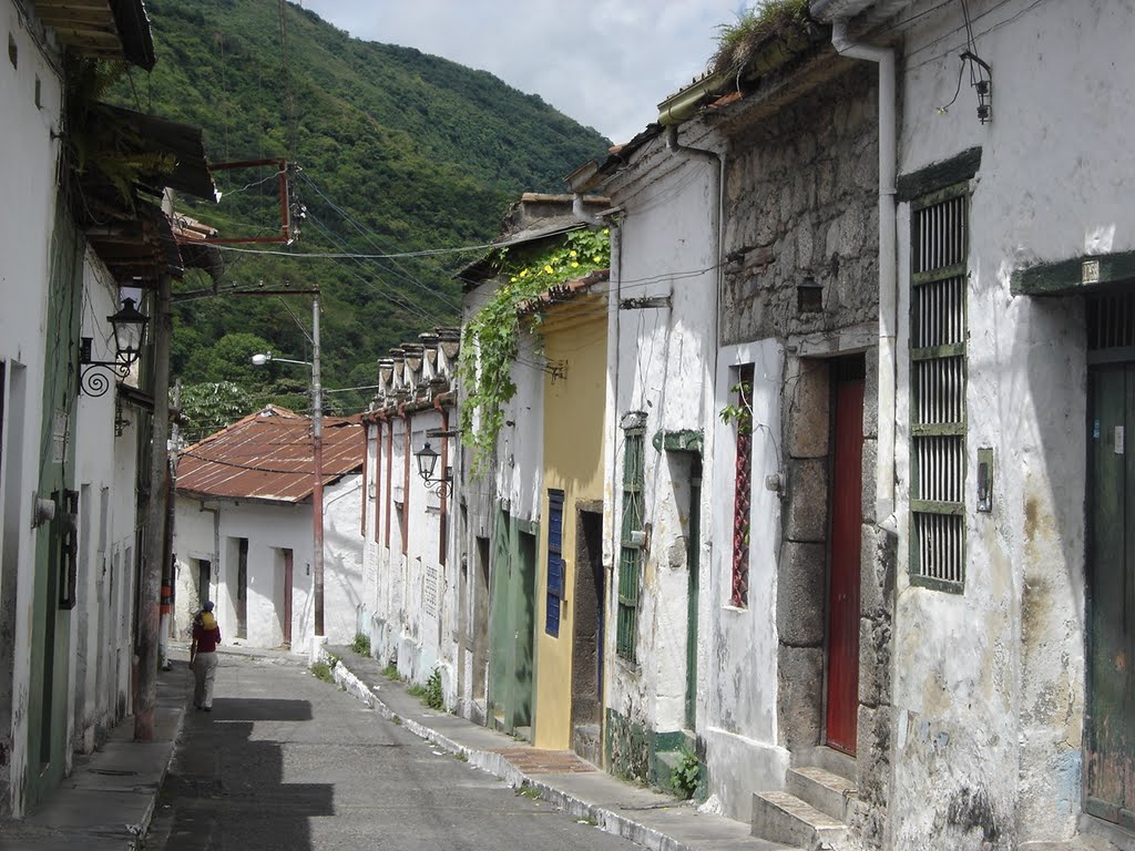 Calle colonial en la ciudad de Honda by alejandrino tobon