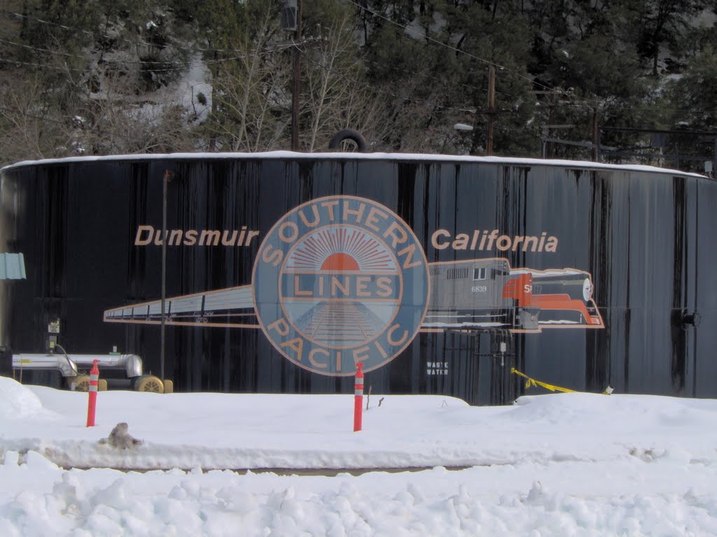 Southern Pacific tank in Dunsmuir rail yard by trainfan27