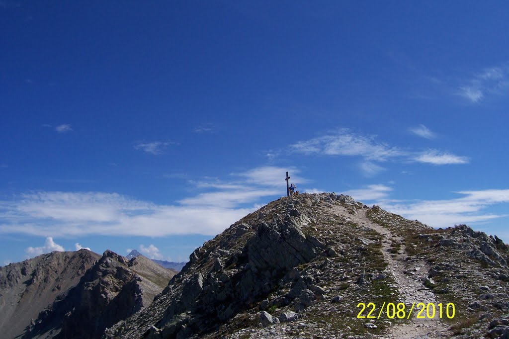 Pointe de la cîme très joli et accès super facile, au loin la pointe de rochebrune (extrème nord du queyras) by Mauriennelux