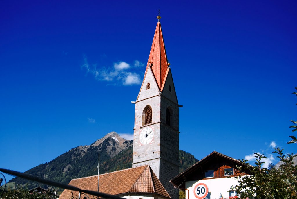 Kirchturm Kuens mit Mutspitz by Frank H. aus B.