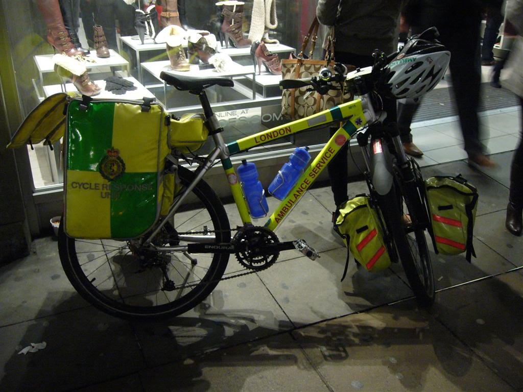 London - Cycle response unit ambulance by dstaiano