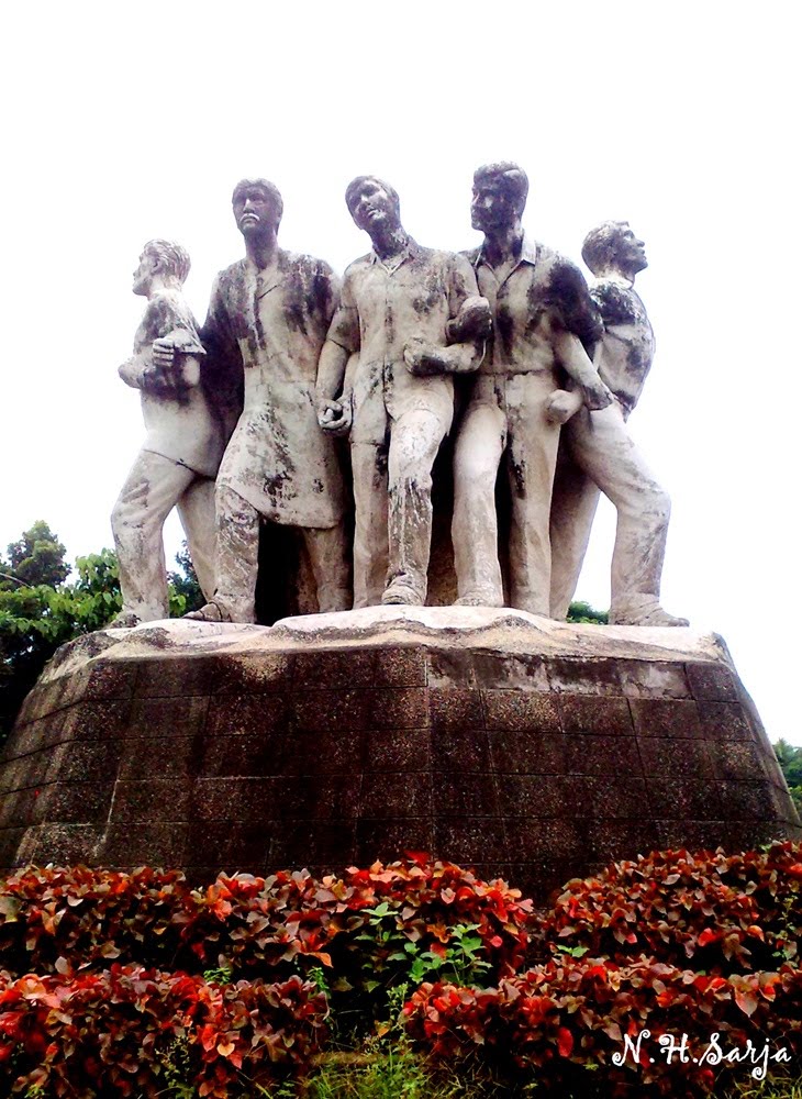 Statue of Oparajeyo Bangla - অপরাজেয় বাংলা by Dr.N.H.Sarja