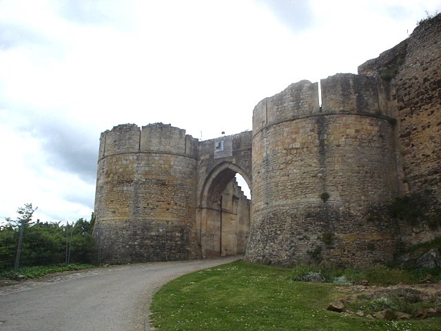 La porte a Chateau de William de Conqueror by WorldVision