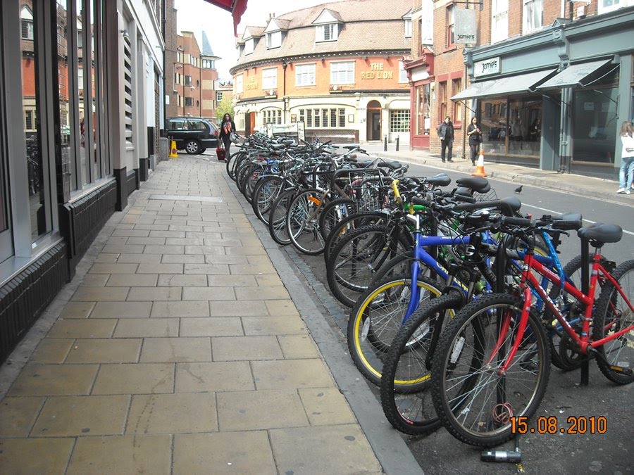 Bicycles at Oxford City by Fernando Aranda Frag…