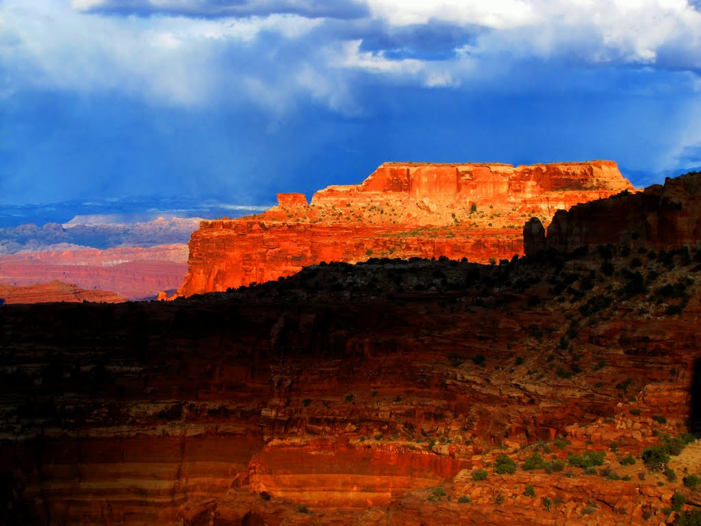 Canyonlands Sunset, Utah by thomasheen