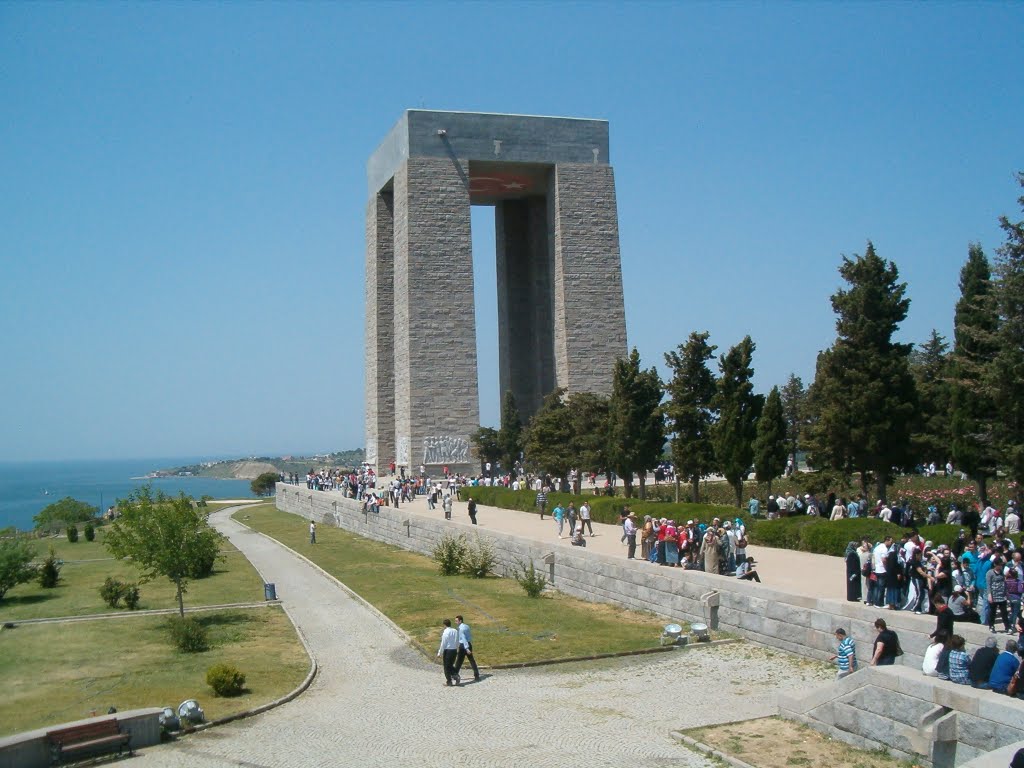 ÇANAKKALE, Gelibolu'daki Muhteşem ŞEHİTLER ABİDESİ Anıtı. by Yılmaz Uzer - Bursa