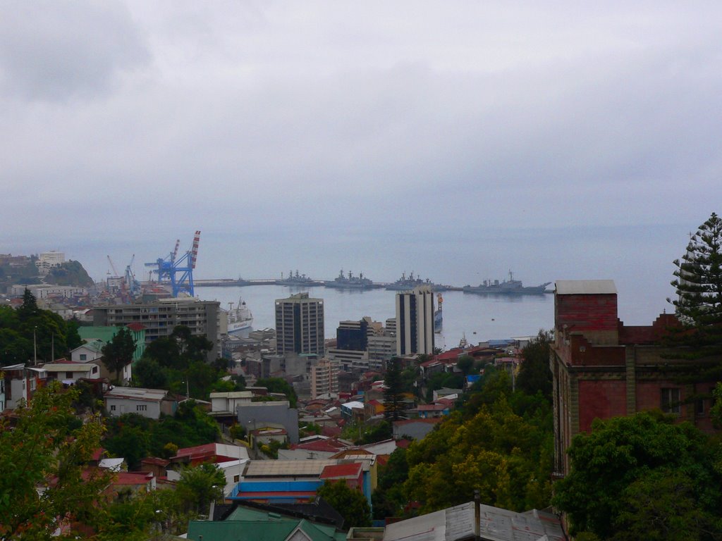 Chile, Puerto Valparaiso by Ojespejo