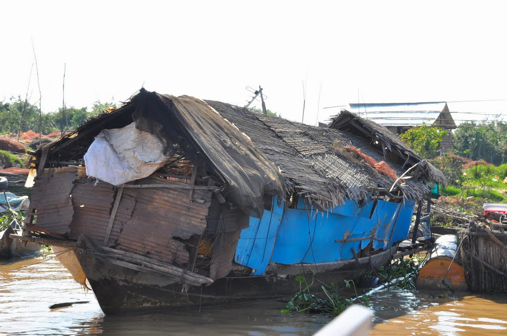 Cambodian House-boat by PALLYCH72