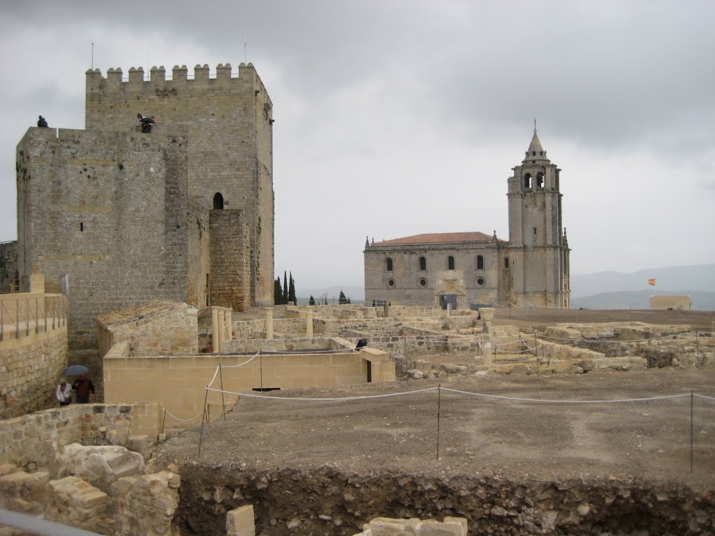 TORRE DEL HOMENAJE E IGLESIA MAYOR ABACIAL by franpralor