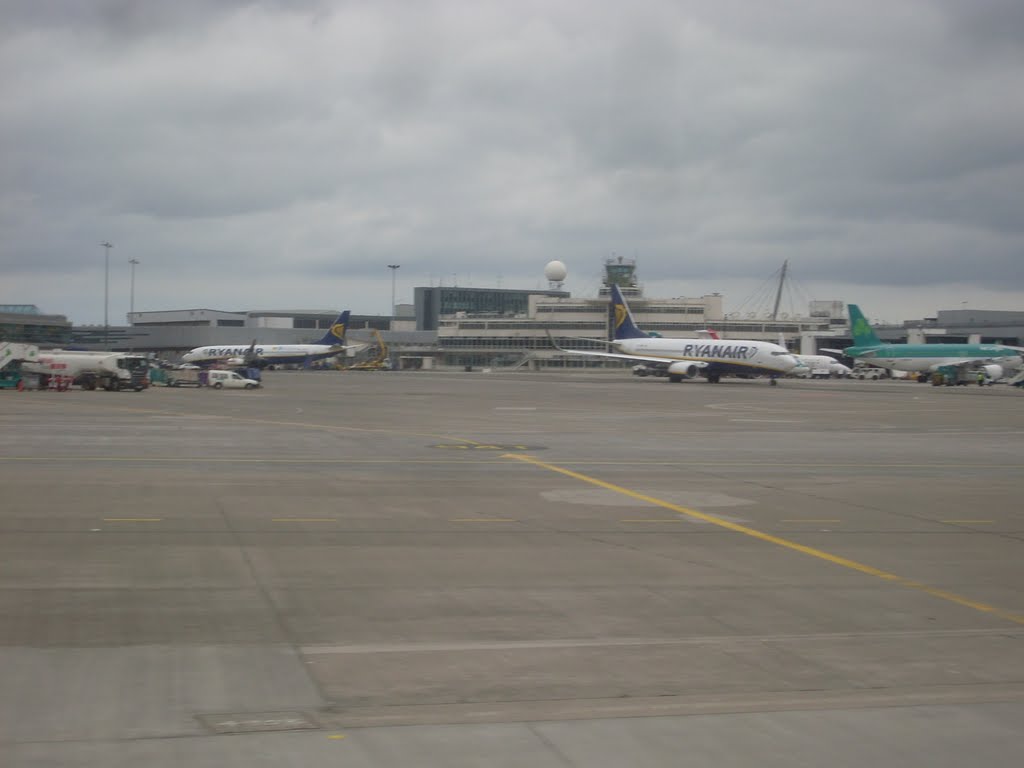 Flughafen Dublin by Gerald Schreiber