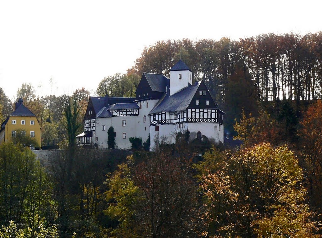 Lengefeld OT Rauenstein - Burg Rauenstein, sie wurde wahrscheinlich um 1200 gegründet - 1323 wurde sie erstmals urkundlich erwähnt by Thomas Eichler