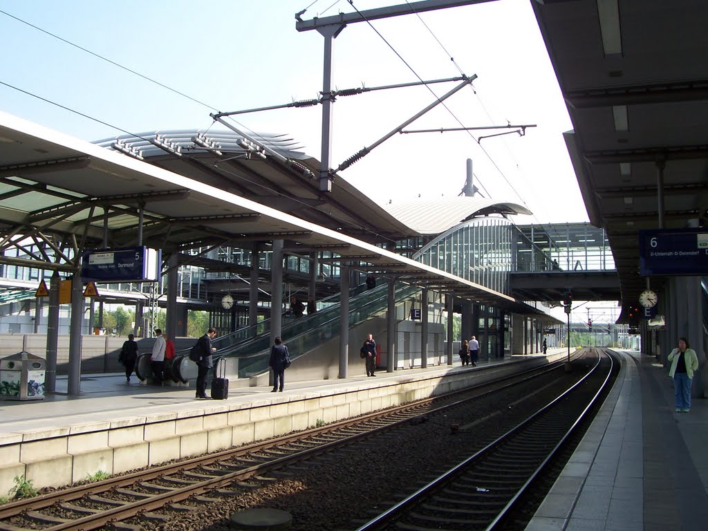 Düsseldorf Flughafen Bahnhof .... 13.04.2007 by JensB2001