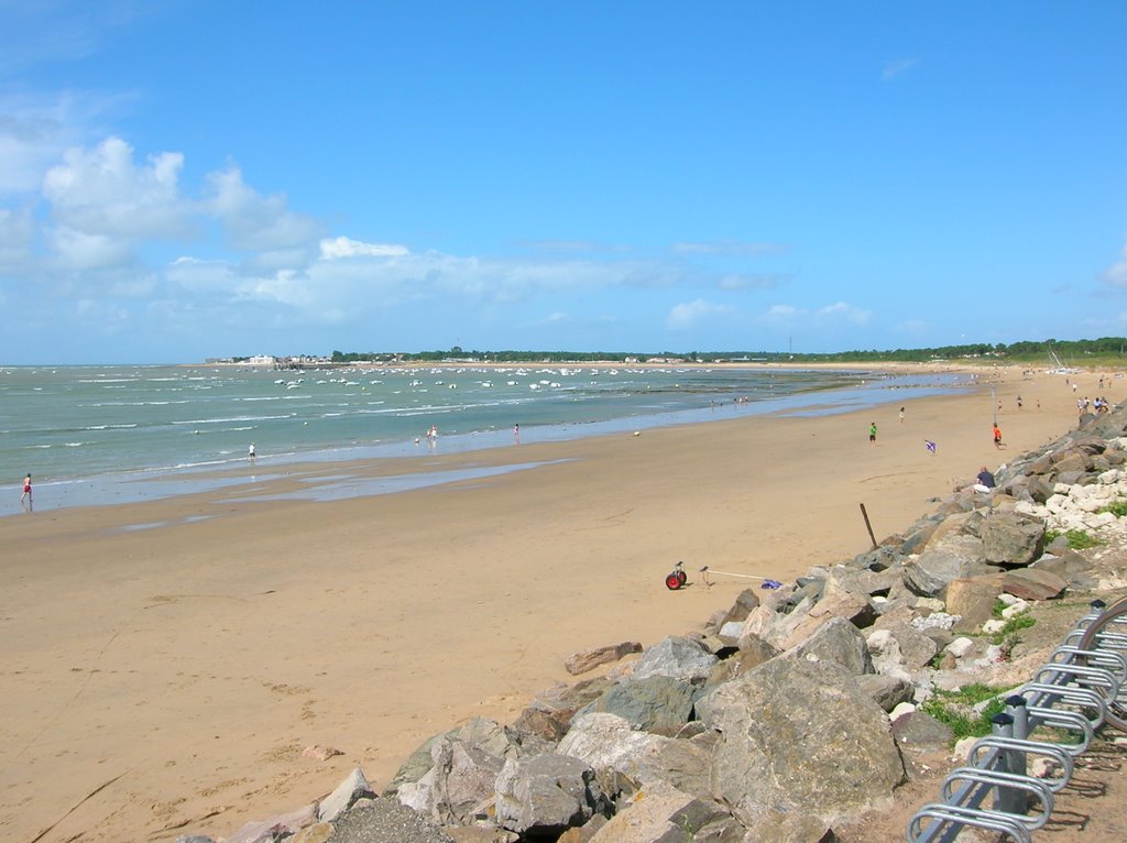 Looking toward La Tranche-sur-mer by Ian Todd