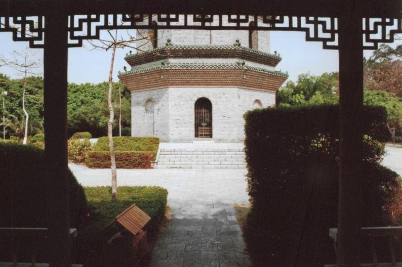 The Dragon and Elephant Pagoda, Nanning by Jan Hendrik Fennema