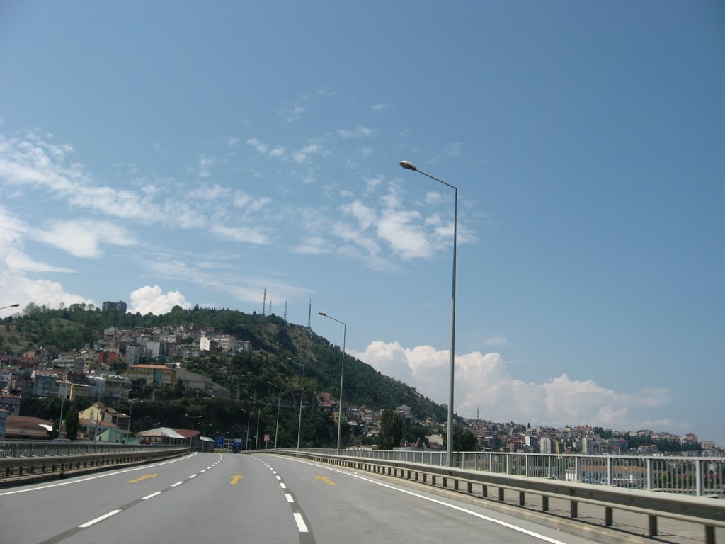 Trabzon Çimento Fabrikasından Boztepeye Bakış 26.07.2009 Muzaffer BAKIRTAŞ by Muzaffer BAKIRTAŞ