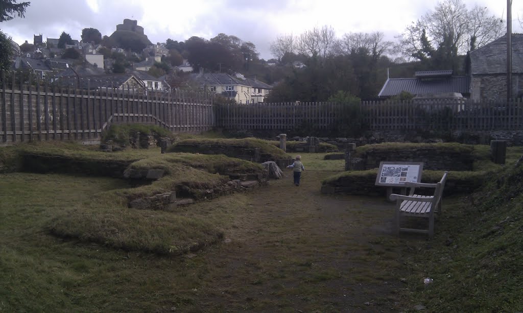 Launceston Castle from the Priory Ruins by prettejohn.net