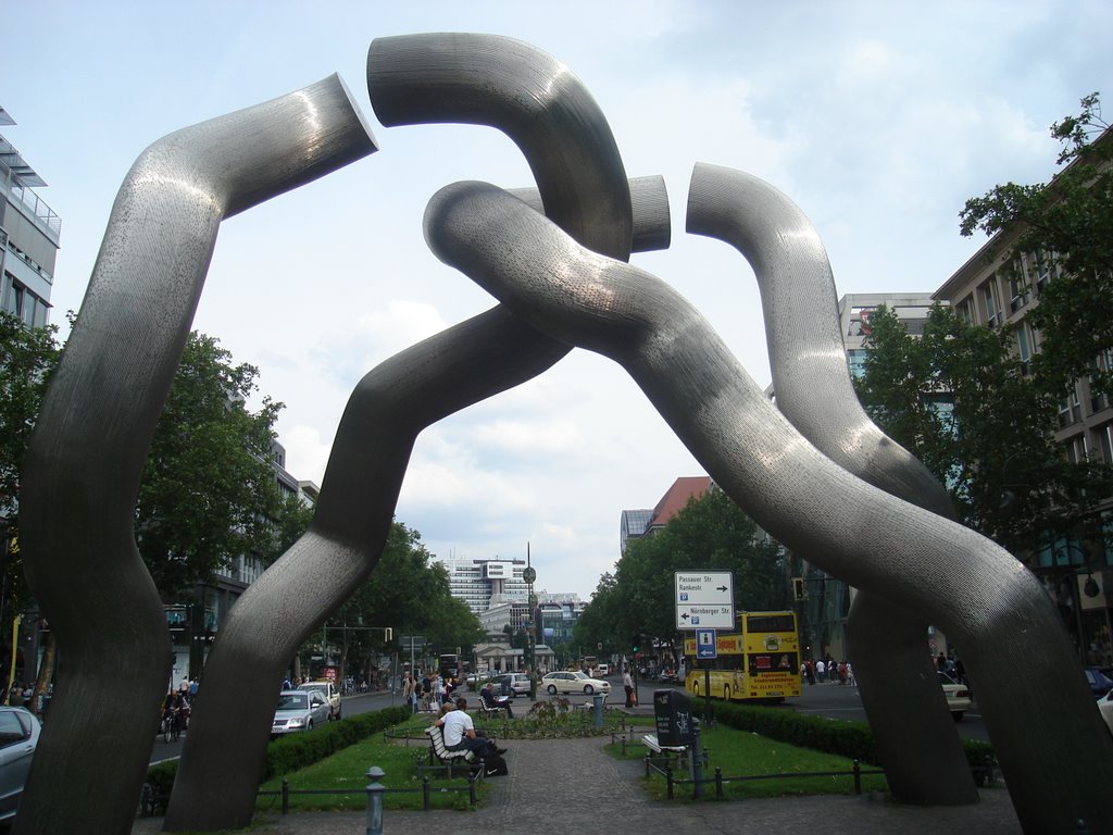 Skulptur Berlin, Tauentzienstraße, Berlin, Germany by Hannes Zeise