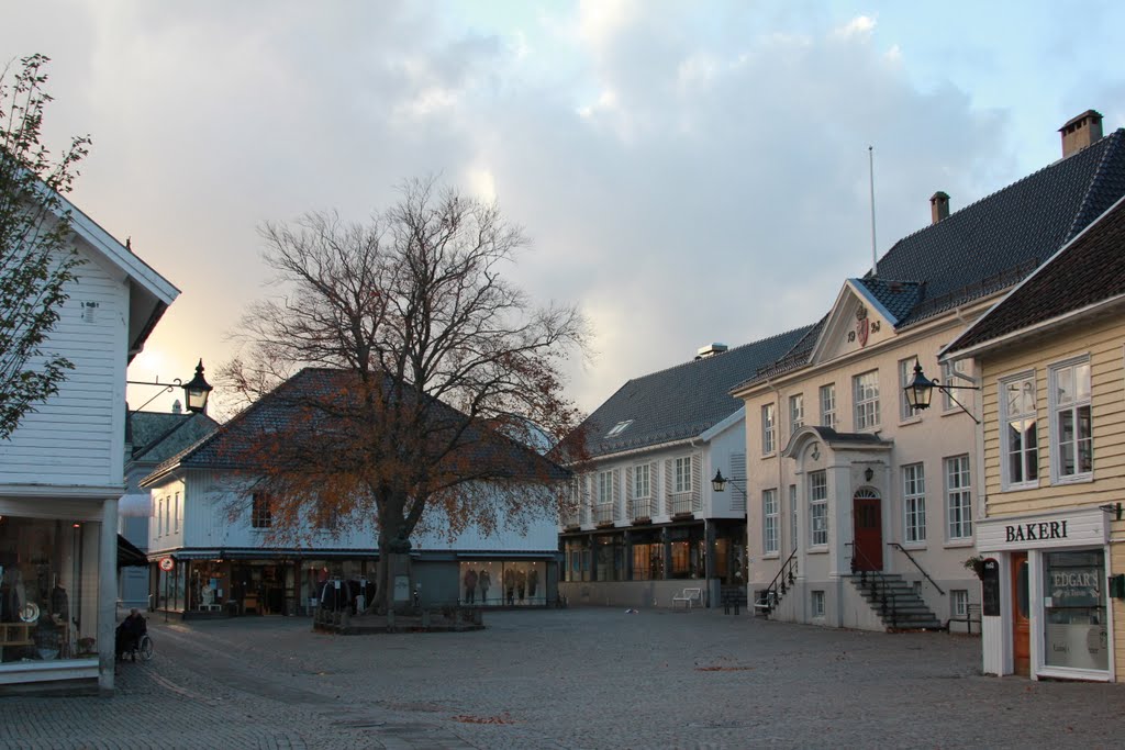 Autumn in Mandal - market square by trolvag