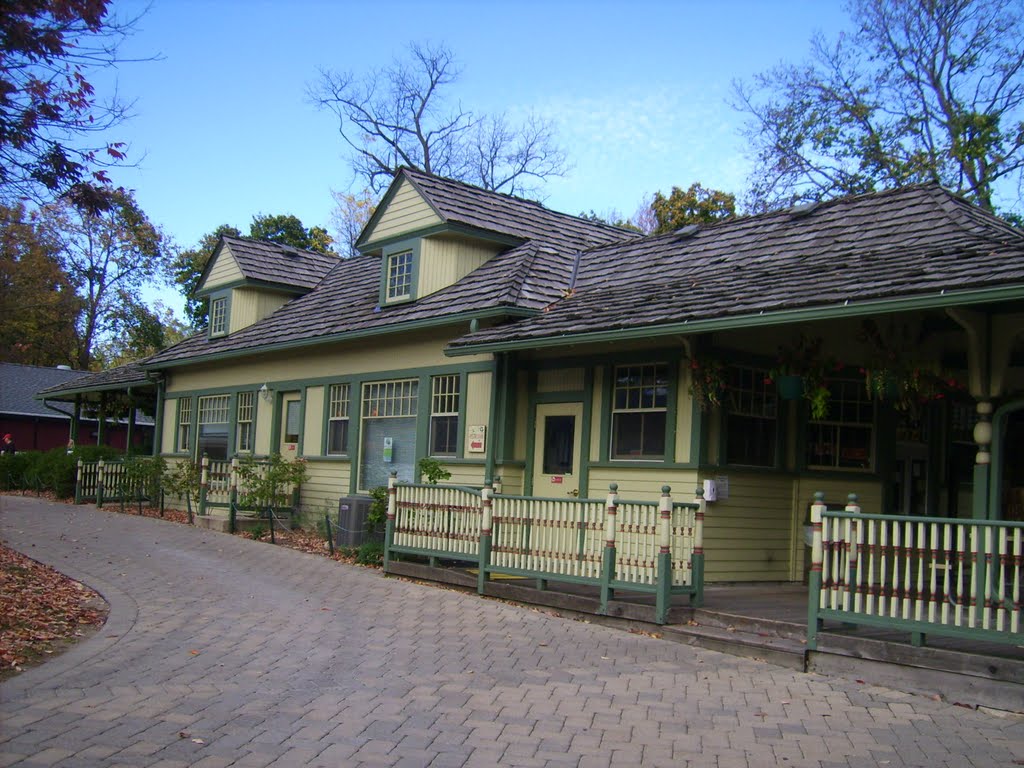 Side of gift shop building by Josh Bennett