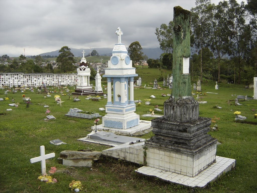 Cementerio católico by alejandrino tobon